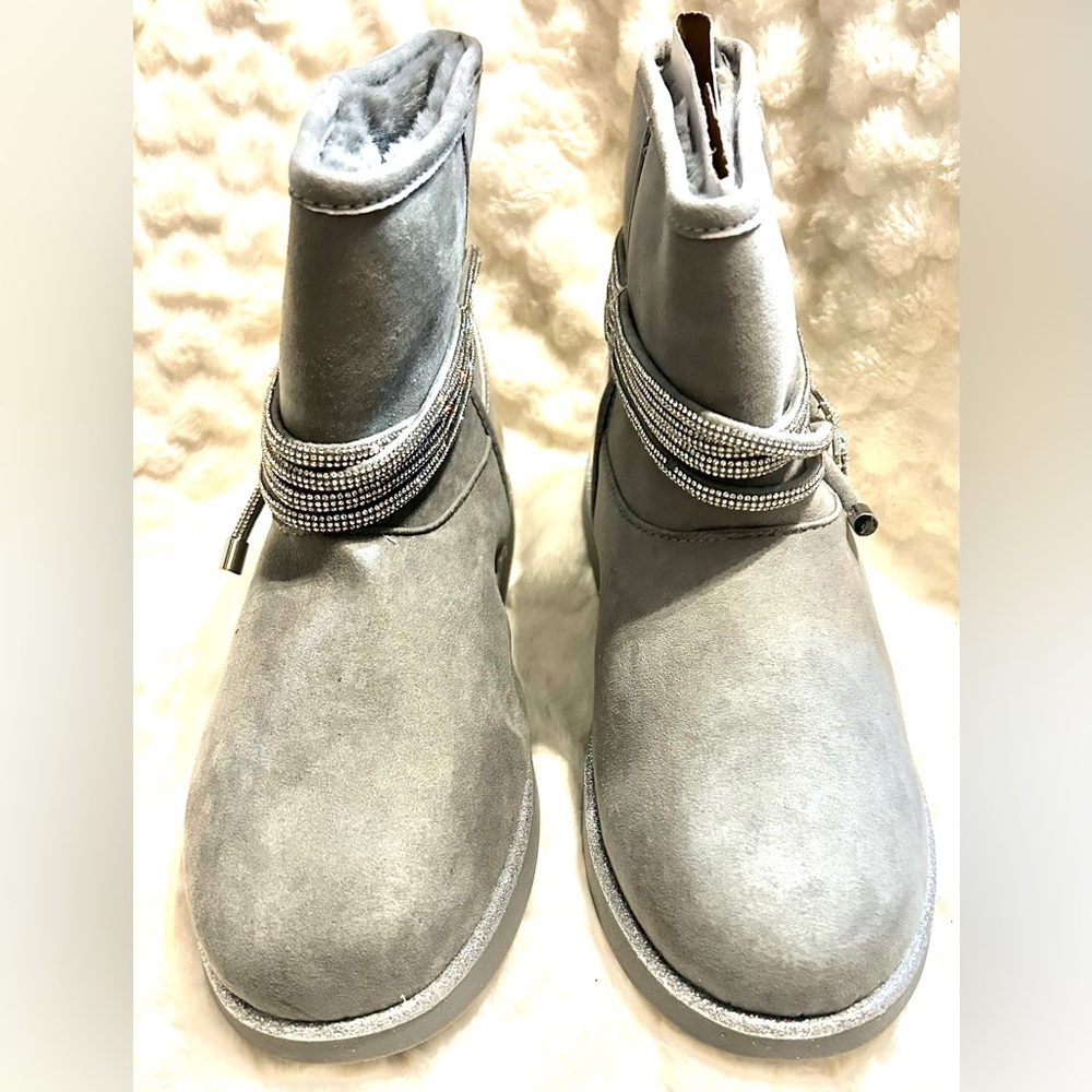 NEW Juicy Couture faux fur Kandar Grey Silver Ankle Boots women’s size 9 - Picture 7 of 13